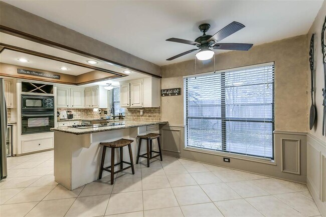 Building Photo - 407 W Chelsea Pl