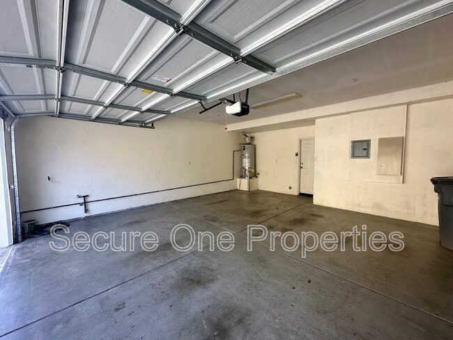 Building Photo - 3003 Shenandoah Dr