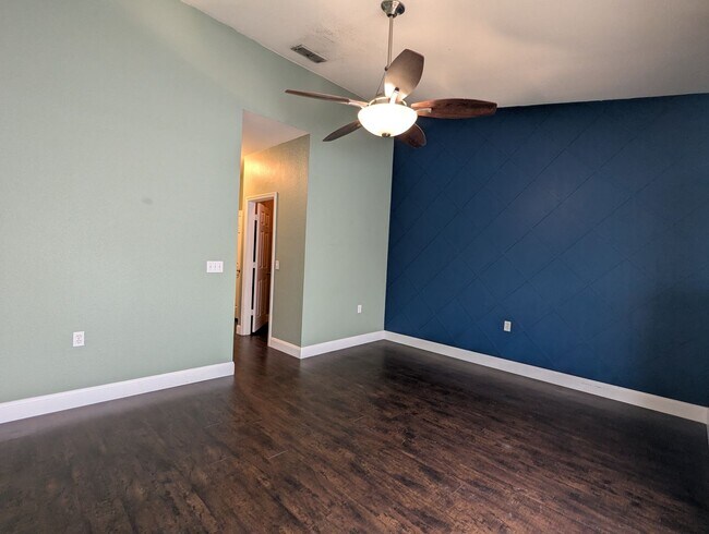 Building Photo - 2 Bedroom / 2.5 Bathroom Townhome – Magnolia Place