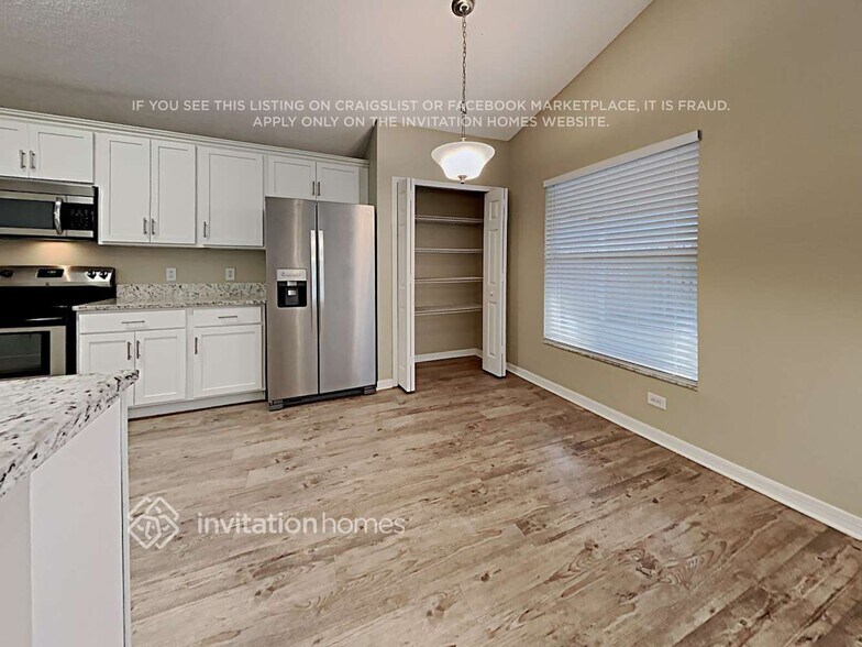 Building Photo - 13768 Meadowpark Ave