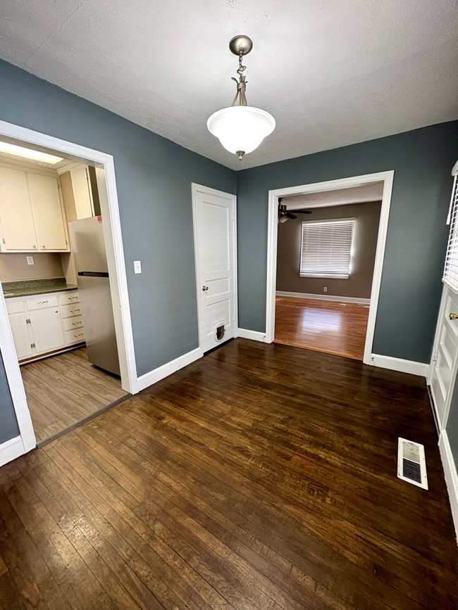 Building Photo - 2 Bedroom Pet Friendly Home For Rent in Hopkinsville!