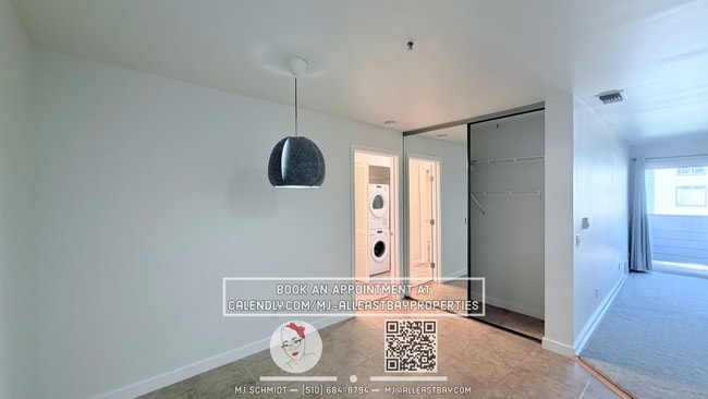 Building Photo - Remodled 1 bedroom 1 bath condo includes washer & dryer, water/garbage/parking!