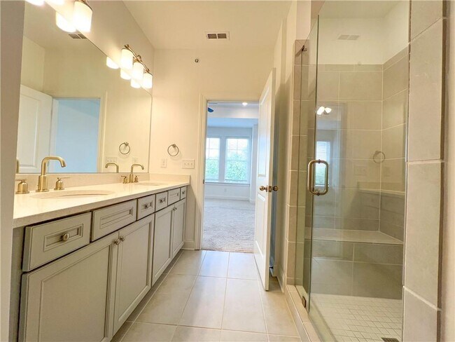 Building Photo - 6605 Beacon Dr