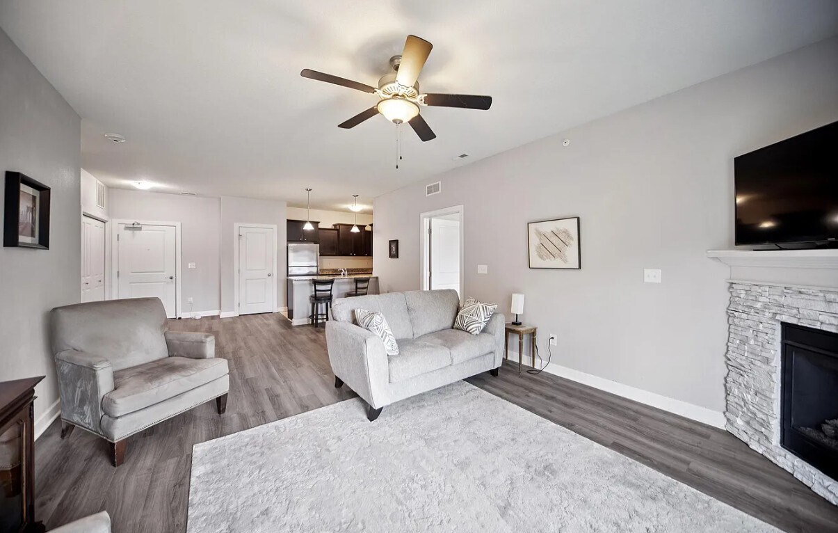 Building Photo - 8350 Ep True Pky