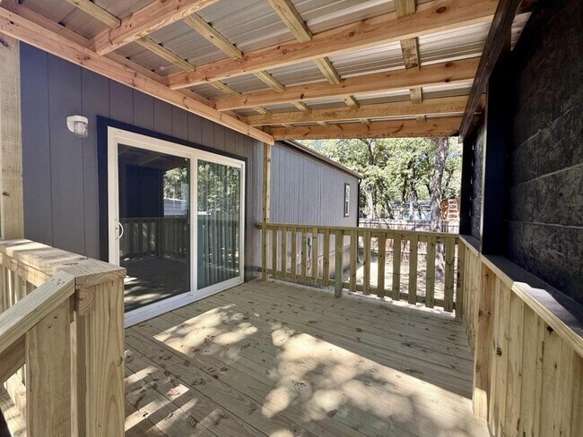 Building Photo - 1808 Sheila Dr