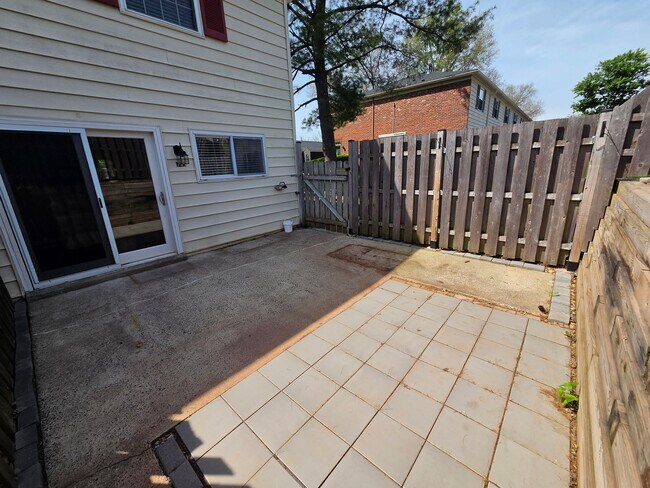 Building Photo - 122 Wellington Terrace