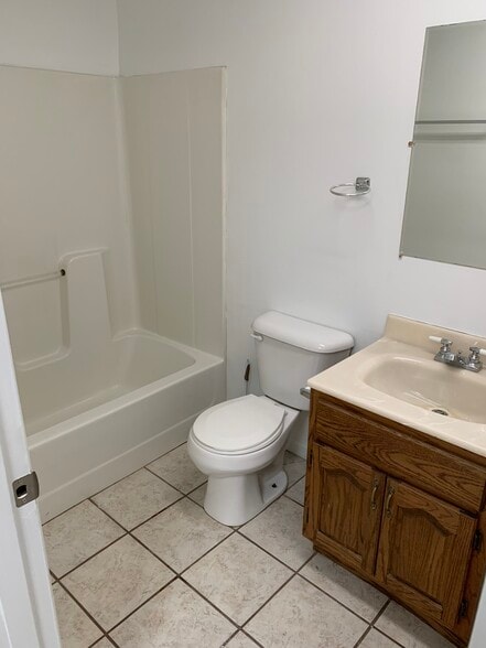 Bathroom 1 - 840 Cayton St