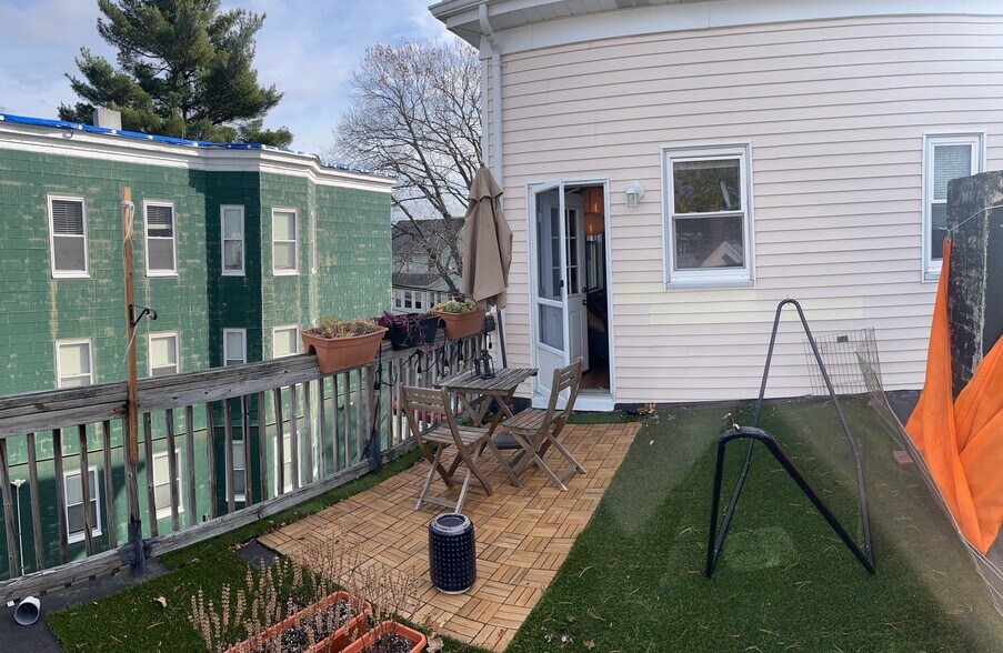 Building Photo - 17 Endicott Ave