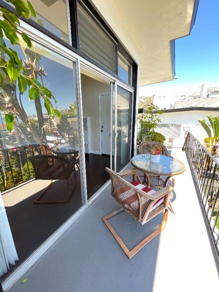 Building Photo - 250 Cliff Dr