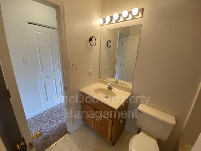 Building Photo - 227 Bend Farm Rd