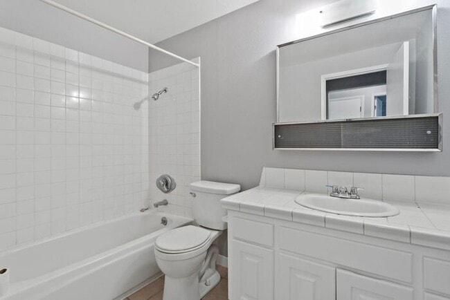 Building Photo - Summer Special 1st Month Free!!! Great 2 b...