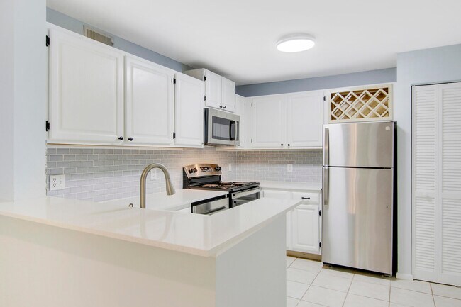 Building Photo - 1780 Palm Cove Blvd