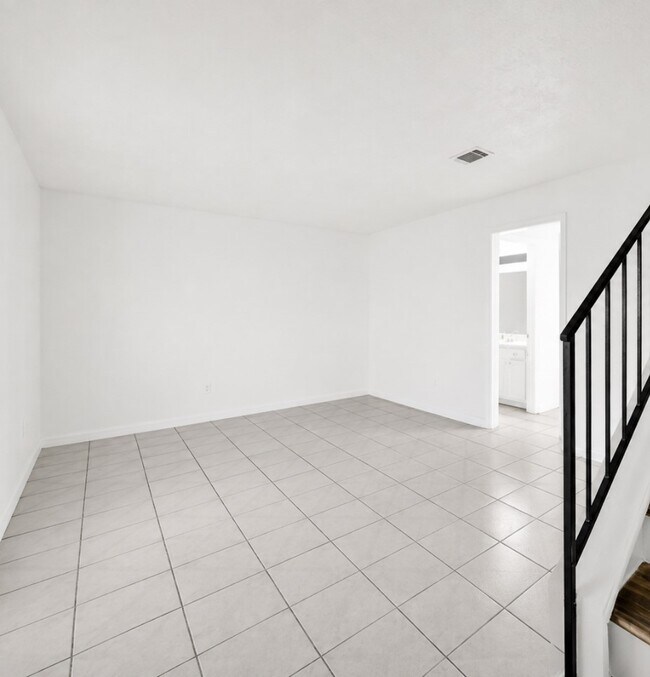 Building Photo - 13517 Castilian Dr