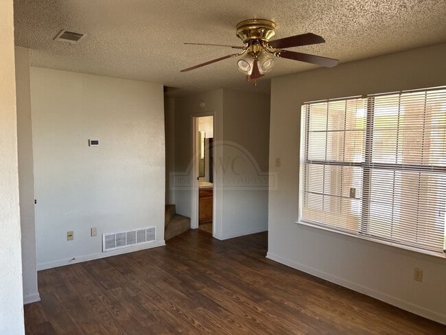 Building Photo - 3707 Hereford Ln