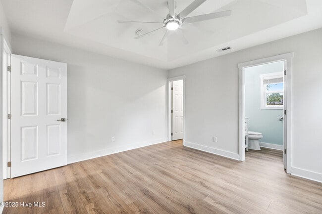 Building Photo - 303 Hixon Pl