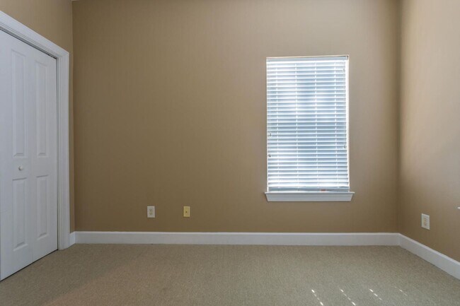 Building Photo - 114 Haven Cir