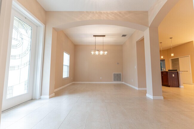 Building Photo - 3651 SW Dellamano St