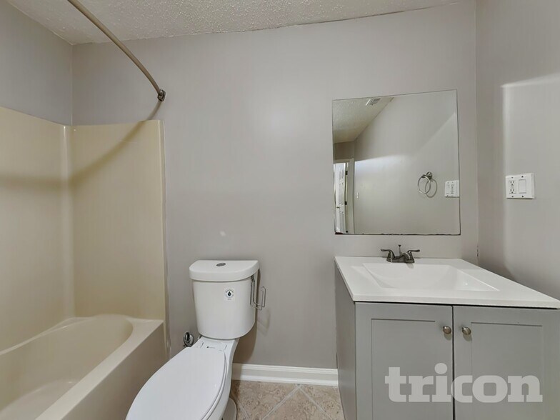 Building Photo - 4095 Gracewood Park Dr