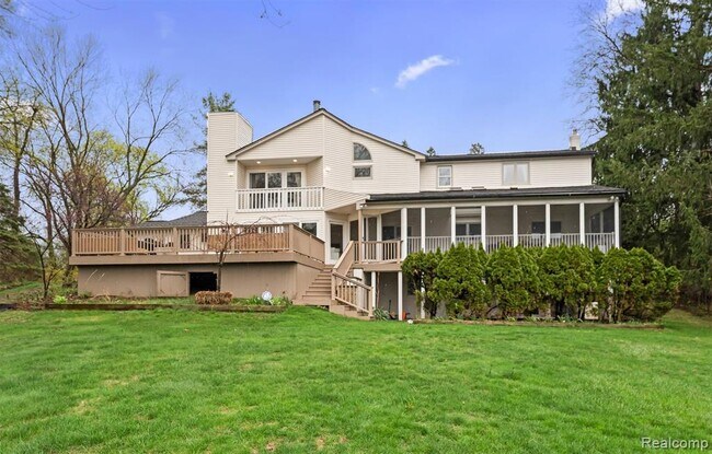 Building Photo - 1935 Hillwood Dr