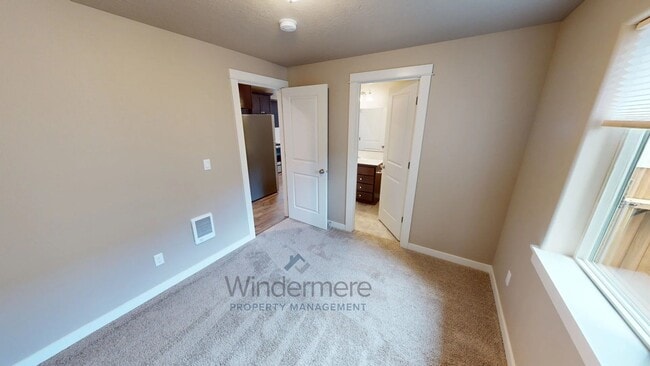 Building Photo - 221 Laurel St