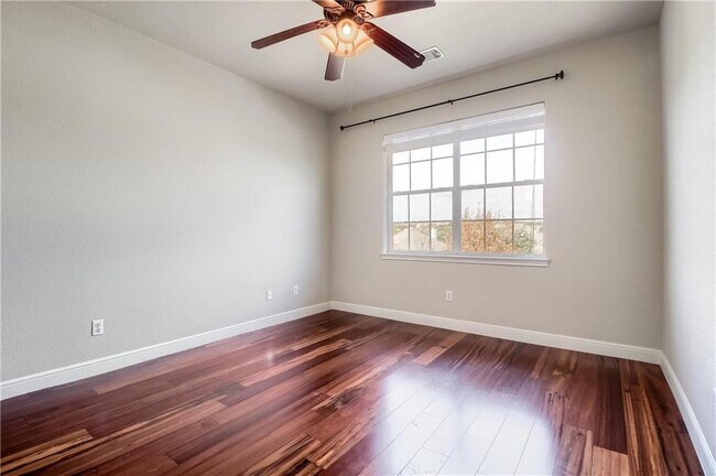 Building Photo - 7913 Menler Dr