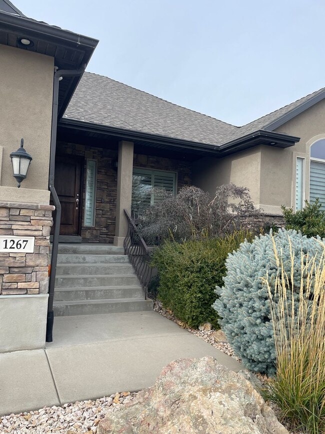 Building Photo - Luxury Fully Furnished 4-Bedroom Home for Rent – Clinton, Utah