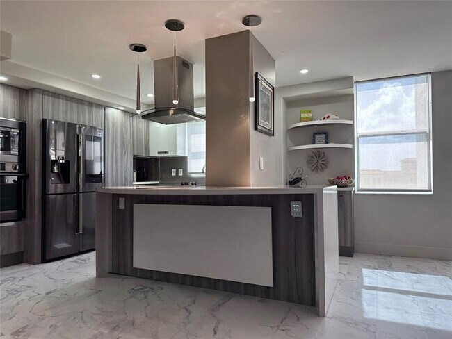 Building Photo - 3015 N Ocean Blvd