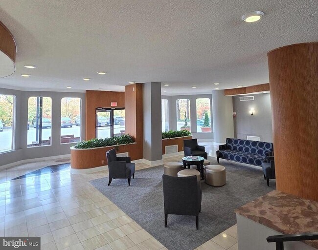 Building Photo - 2500 N Van Dorn St