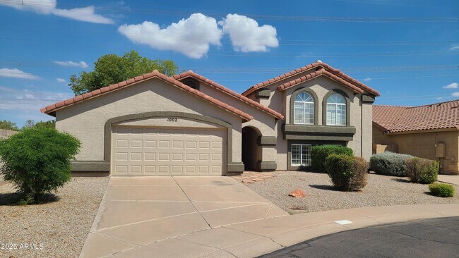 Building Photo - 1002 E Hearne Way