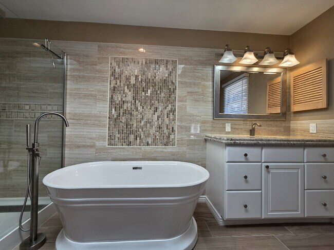 Building Photo - Single-Family Home in Near-Perfect Condition | 3-Car Garage | Covered Patio | Large Unfinished Ba...