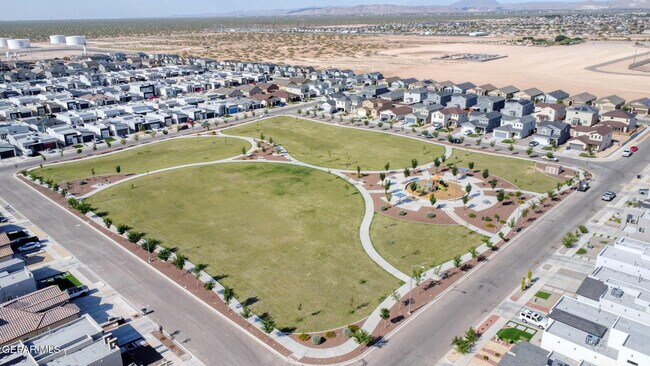 Building Photo - 3921 Desert Dunes Dr