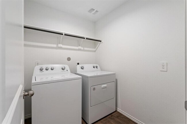 Building Photo - 14428 Sugar Pines Dr