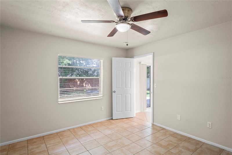 Building Photo - 4932 Hi Vista Cir