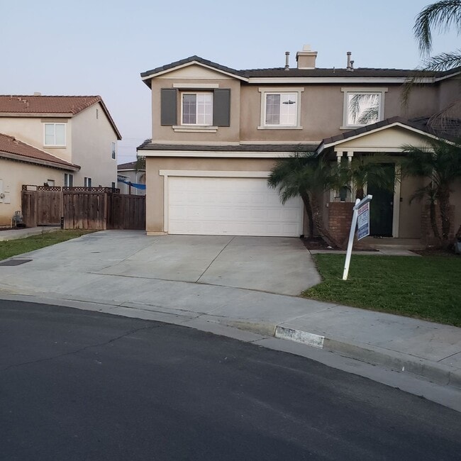 Building Photo - GORGEOUS 4 Bedroom** & 3 full bathrooms on a Cul-De-Sace Home!!