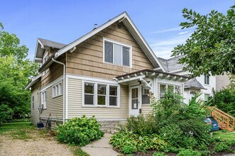 Building Photo - MUST SEE 5BD/2BA in Como near U of M! Avail. 9/1/26