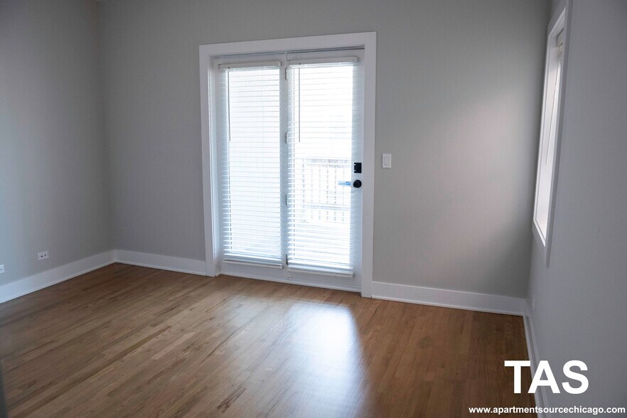 Building Photo - 2320 N Southport Ave