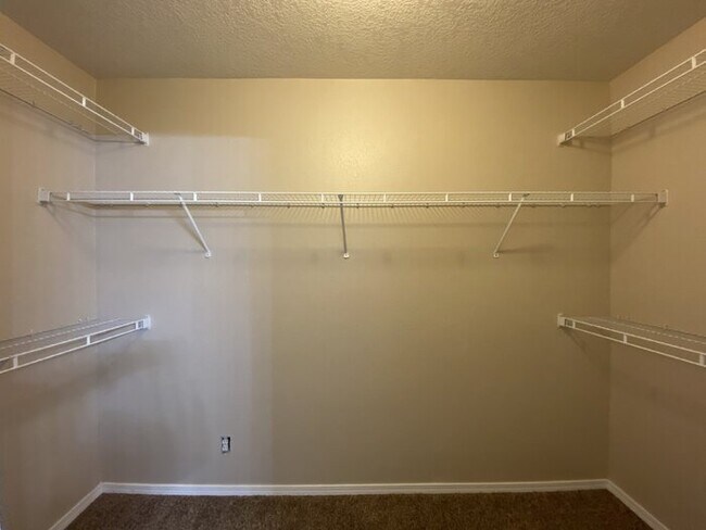Building Photo - 2 Story - Master on Main Floor - Loft Upst...