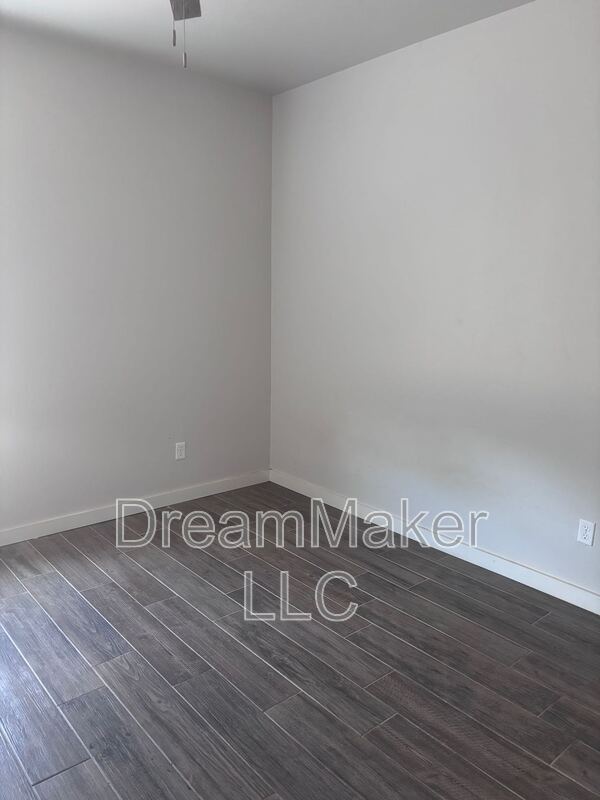 Building Photo - 5256 Red Maple Ave