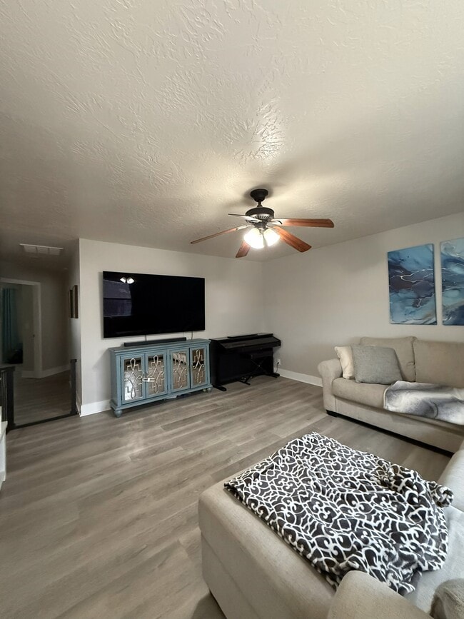 Building Photo - 443 NW Sandpiper Ave