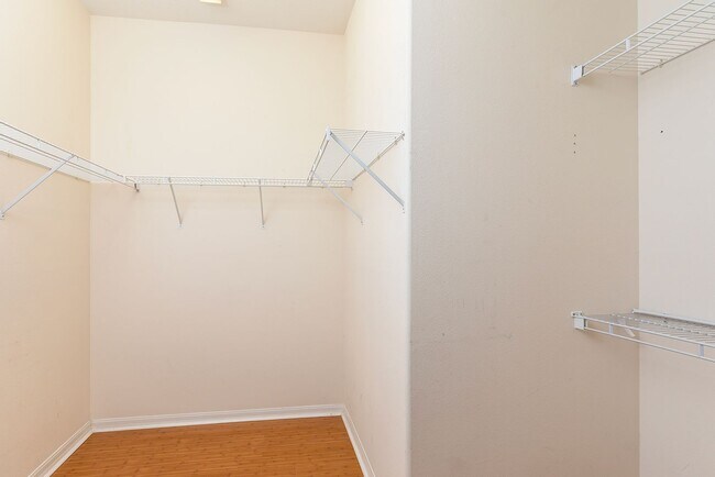 Building Photo - PRISTINE 3/2 one story home in Errol Estates!