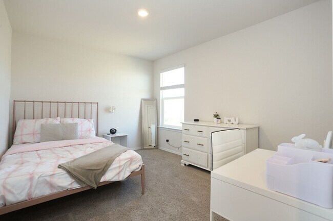 Building Photo - 1153 Barn Swallow Wy