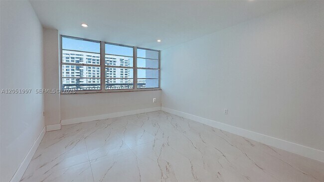 Building Photo - 18061 Biscayne Blvd