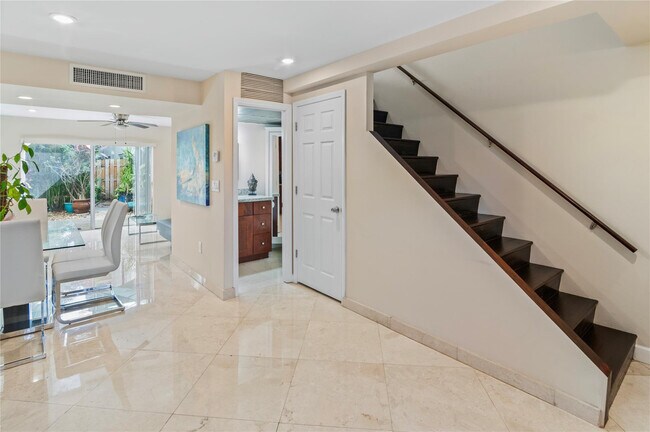 Building Photo - 811 W Oakland Park Blvd