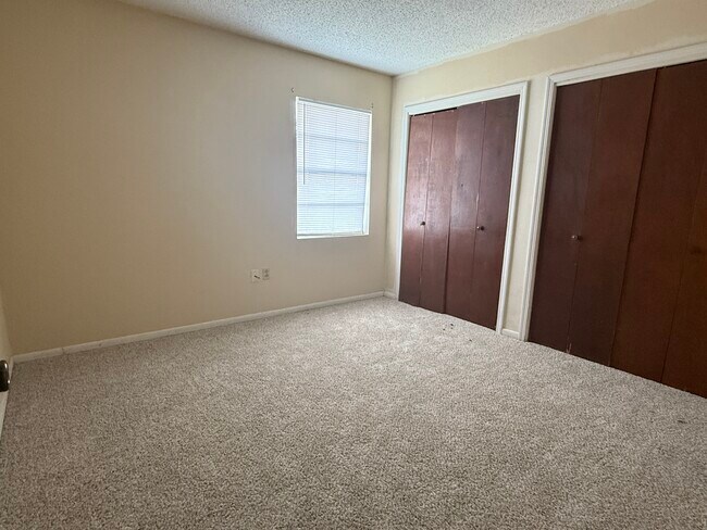 Building Photo - 210 Gloria St