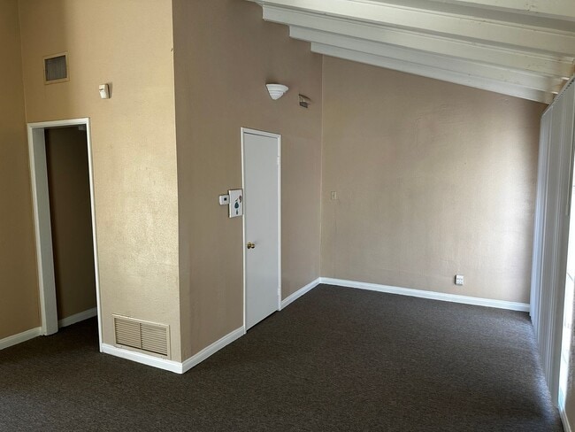 Building Photo - Riverside Home For Rent- 3 bedrooms!