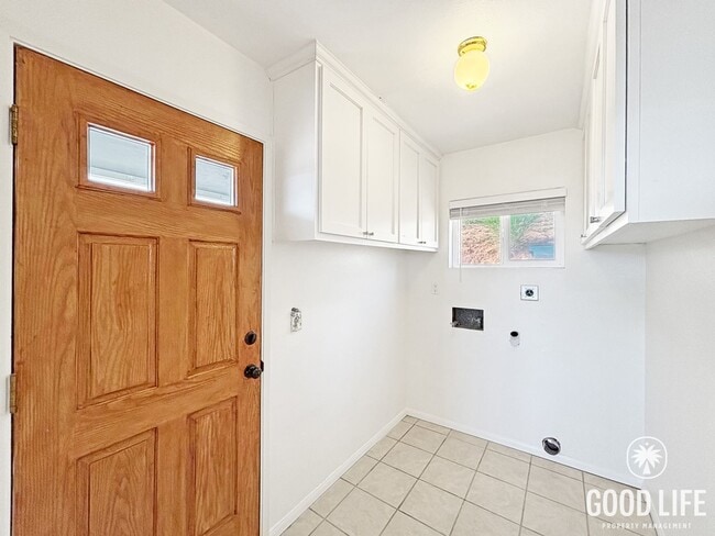 Building Photo - Beautiful 3BD/2BA Hillside House in El Cajon W/ Central A/C, Wrap-Around Deck, & Amazing Views!