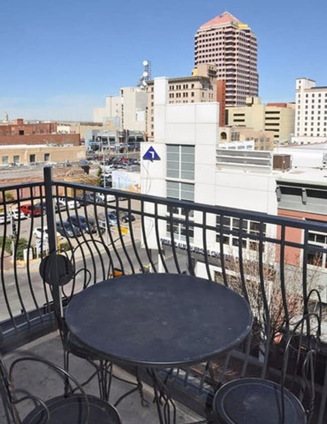 Building Photo - Gold Street Condo 4th Floor 2/bd 2/ba