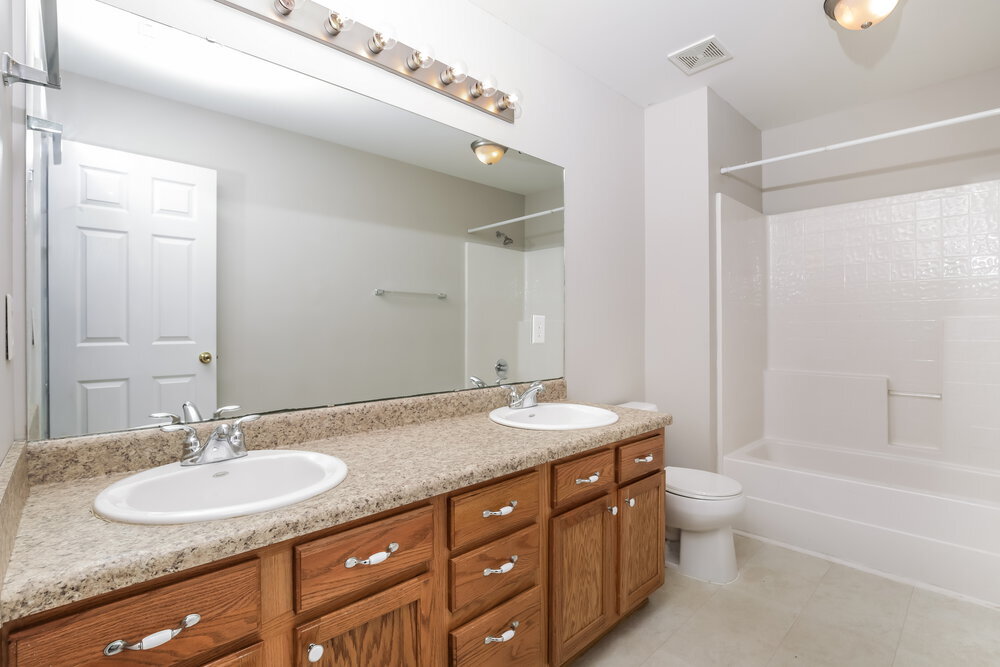 Building Photo - 136 Roan Dr
