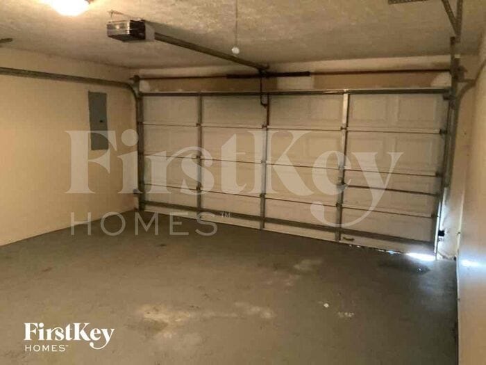Building Photo - 5685 Cottage Ln