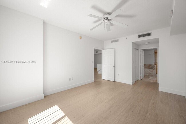Building Photo - 510 NW 84th Ave